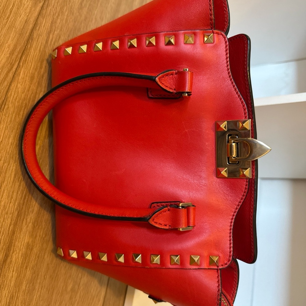 Authentic valentino garavani small rockstud handbag